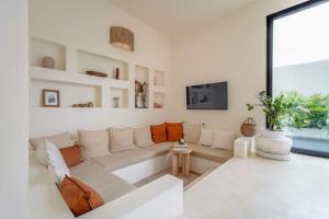 Casa Nou 2BR With Private Pool in Balangan