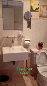 Budget Small room at Suria Kipark Damansara with foldable mattress for 2 pax, Kitchen and Laundry