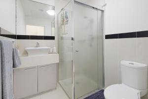 Modern Family Seaside Escape just a Stroll to the Water