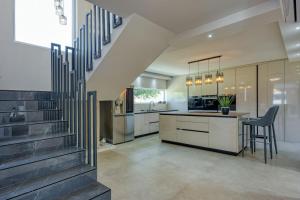 Villa Samara with Pool - Happy Rentals