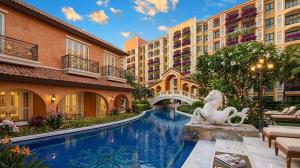 Direct Pool Access - Venetian resort condo Jomtien Beach Pattaya