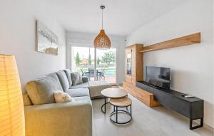 Beautiful Apartment In Pilar De La Horadada