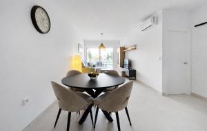 Beautiful Apartment In Pilar De La Horadada