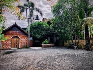 Ambadis villa -Lake view resort