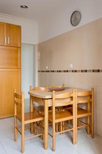 Rua da Senhora da Glória 142 1º