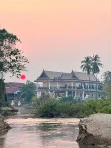 Sunin Hotel Dondet Riverside