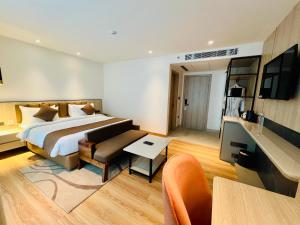 Hyphen Business Hotel