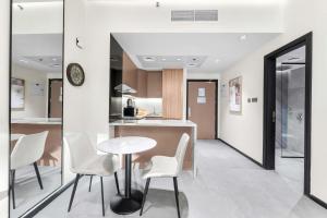 Free housekeeping visits during your stay - StayShort - Comfortable Studio Stay in Arjan Sleeps 2