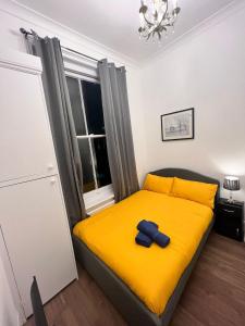 Iconic One Bed Apartment in Chiswick