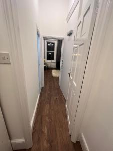 Iconic One Bed Apartment in Chiswick