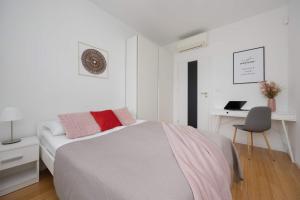 Big Family Apartment for 8 People with Garage and Balcony by Noclegi Renters