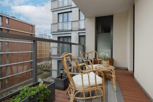 Big Family Apartment for 8 People with Garage and Balcony by Noclegi Renters