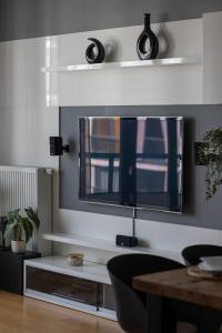 Big Family Apartment for 8 People with Garage and Balcony by Noclegi Renters