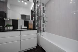 Big Family Apartment for 8 People with Garage and Balcony by Noclegi Renters