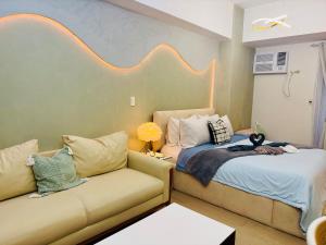 Venice Luxury Residences Studio with Balcony Pool and Netflix Near BGC