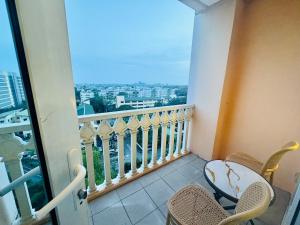 Venice Luxury Residences Studio with Balcony Pool and Netflix Near BGC