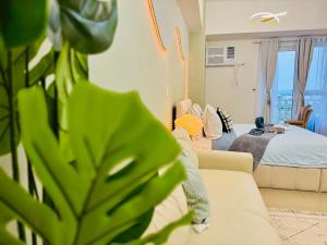 Venice Luxury Residences Studio with Balcony Pool and Netflix Near BGC