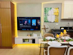 Venice Luxury Residences Studio with Balcony Pool and Netflix Near BGC