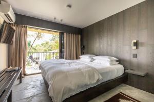 The Laguna Lodge - relax in style.