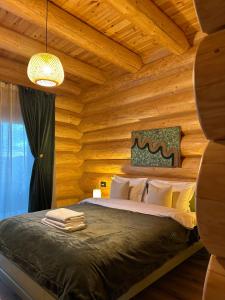 Sparrows Nest Spacious Mountain Chalet with Hot Tub and Panoramic Views