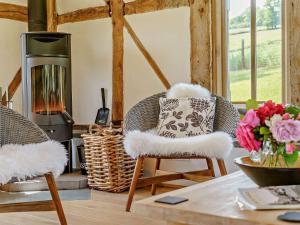 2 Bed in Pandy 66630