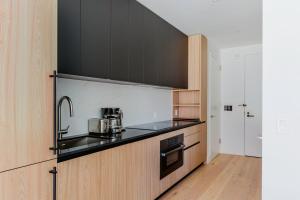 Blueground Midtown West gym doorman wd NYC-1560