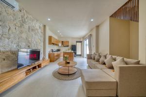 2bd Private Pool Villa w Home Cinema in Canggu