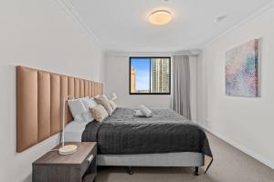 Story Bridge River Views, Pool, Sauna and Parking