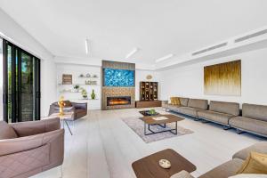 Waterfront Masterpiece Villa Grand Heated Pool Seabreeze Key