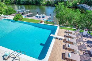 Waterfront Masterpiece Villa Grand Heated Pool Seabreeze Key