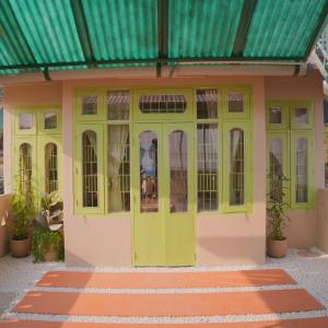 Aalay The Riverbank Homestay