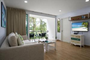 2 BR Apt Butterfly E107 Pool & Gym near Karon Beach