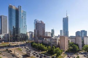 Spacious Apartments in Warsaw Center with Air Conditioning and Desks by Noclegi Renters