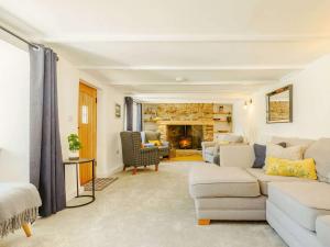 3 Bed in Sinns Common 88102