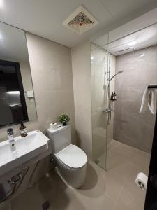 Cozy 1BR in BGC at Park Mckinley West Near Airport
