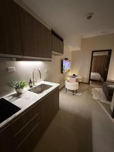 Cozy 1BR in BGC at Park Mckinley West Near Airport