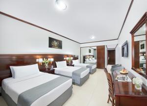 Triple Room room in Admiral Plaza Hotel