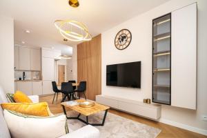 Sand Boho Harmony Luxury - AC Parking & Balcony - by UniqueRent