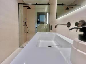 Athenian Riviera Hideaway, 1 BR in Glyfada