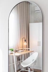 F & B Collection - Flat for 6