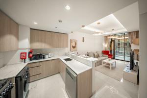 FIRST CLASS 1BR Stylish Circle Mall Doorstep