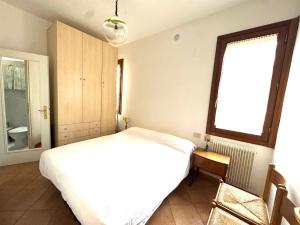 Casa del Sole ,sleep up to 6, 2 bathrooms,1 minute from the beach