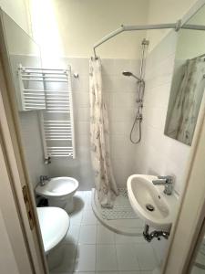 Casa del Sole ,sleep up to 6, 2 bathrooms,1 minute from the beach