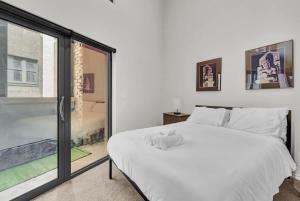 The Land FanCave Arcade Putt Walk 2 Stadium