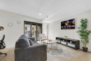 Style & Space 2BD 2BTH Balcony DT Cleveland