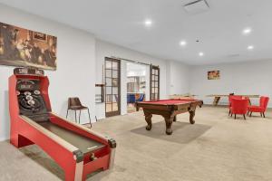 Style & Space 2BD 2BTH Balcony DT Cleveland