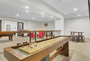 Style & Space 2BD 2BTH Balcony DT Cleveland