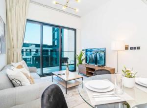 HomesGetaway - Cozy 1BR in Binghatti Canal Businessbay