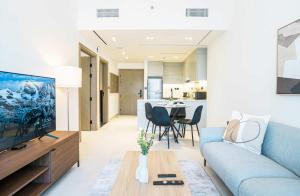 HomesGetaway - Cozy 1BR in Binghatti Canal Businessbay