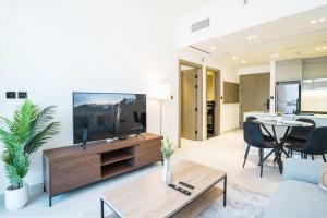 HomesGetaway - Cozy 1BR in Binghatti Canal Businessbay
